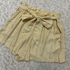 Hollister yellow shorts